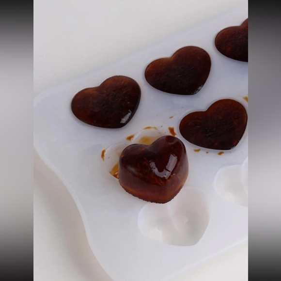 Heart Shaped Ice Cube Tray Mold / Chocolate Mold - Picture 2 of 8